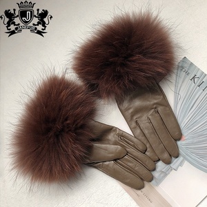 <span class=keywords><strong>Gants</strong></span> en cuir en gros d'usine avec bordure en fourrure de raton laveur, <span class=keywords><strong>gants</strong></span> en cuir pour <span class=keywords><strong>femme</strong></span> avec garniture en fourrure - Product Image 3