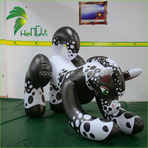 Cavallo Gonfiabile Personalizzato con Macchie Bianche e Nere - Product Image 4