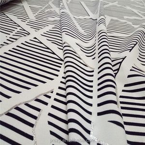 Tissu en crêpe de polyester avec rayures en lurex, textile tissé pour les marques de mode et la fabrication de vêtements en gros - Product Image 5