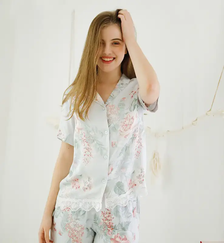 Bequem Das neue Pyjama-Set aus Viskose für Damen