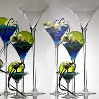 Vasi martini in vetro a buon mercato, vaso di vetro a forma di tazza di vino, vaso di vetro martini a gambo lungo