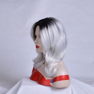 <span class=keywords><strong>Parrucca</strong></span> Popolare Grigio Scuro in Capelli Sintetici, Senza Elastico, Lunga, Colore Nero Naturale 1B/Grigio, Resistente al Calore, da <span class=keywords><strong>Donna</strong></span> - Product Image 5