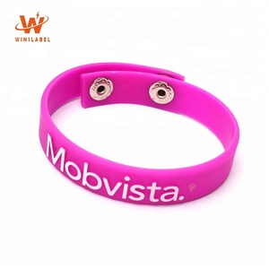 Cá nhân giá rẻ tùy chỉnh in thương hiệu dây đeo cổ tay quà Tặng lưu niệm Silicone Nhẫn trẻ em linh hoạt nút Vòng đeo tay cao su - Product Image 4