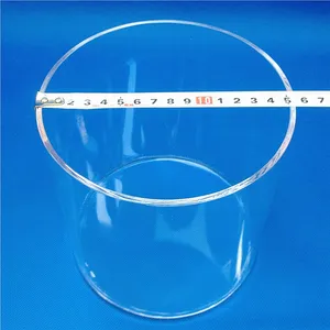 Les deux extrémités ouvertes cylindre en verre