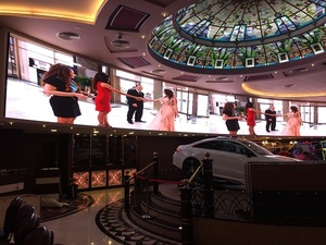 Indoor P3.91 curva ad alta risoluzione LED video wall/pannello schermo LED/schermo LED hd per <span class=keywords><strong>TV</strong></span> studio stram video live show