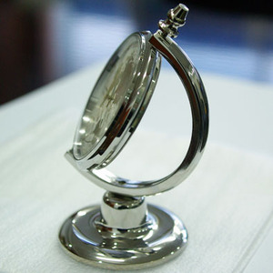 Horloge de table de bureau à mouvement à quartz japonais avec boîtier en alliage, logo personnalisé, vente chaude - Product Image 5