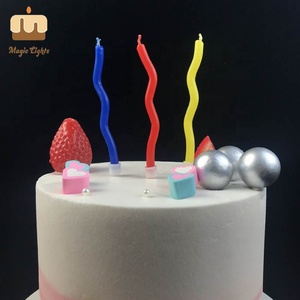 Precio barato <span class=keywords><strong>de</strong></span> fábrica diseño personalizado colorido Zig Zag cumpleaños fiesta pastel <span class=keywords><strong>velas</strong></span> al <span class=keywords><strong>por</strong></span> <span class=keywords><strong>mayor</strong></span> - Product Image 2