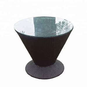 <span class=keywords><strong>Table</strong></span> à manger en rotin PE noir, <span class=keywords><strong>table</strong></span> d'extérieur en <span class=keywords><strong>osier</strong></span> avec coussin en vente - Product Image 3