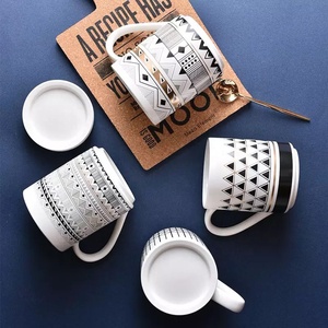 Nuovo design di alta qualità in pieno curvatura decalcomania divertente a buon mercato tazza di ceramica da <span class=keywords><strong>caffè</strong></span> con coperchio per l'ufficio - Product Image 3