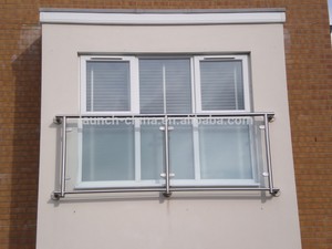 de aceroinoxidable poste de <span class=keywords><strong>la</strong></span> cerca con templado de vidrio de relleno para el exterior balcón de <span class=keywords><strong>julieta</strong></span> - Product Image 1