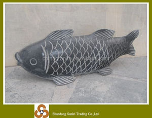 家の装飾天然石彫刻黒花崗岩魚像価格