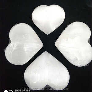 Venta al por mayor blanco natural rough <span class=keywords><strong>selenita</strong></span> cristal claro yeso forma del corazón - Product Image 3