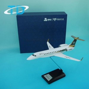 Maquette d'avion Bombardier, modèle à Jet 650 1:100, 26cm - Product Image 3