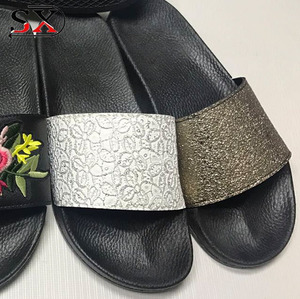 Sandalo a pantofola da <span class=keywords><strong>uomo</strong></span> in PVC <span class=keywords><strong>moda</strong></span> all'ingrosso, <span class=keywords><strong>sandali</strong></span> scorrevoli con Logo personalizzato con suola morbida in PVC - Product Image 4