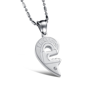 <span class=keywords><strong>Collana</strong></span> con Ciondolo a Forma di Lucchetto e Chiave in <span class=keywords><strong>Argento</strong></span> e Oro dal Design Unico e Raffinato - Product Image 2
