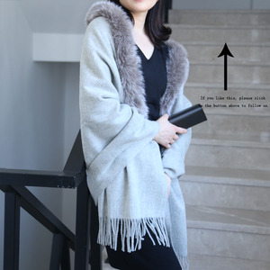 <span class=keywords><strong>Sciarpa</strong></span> Invernale Morbida e Calda con Bordo <span class=keywords><strong>in</strong></span> Pelliccia e Nappine per <span class=keywords><strong>Donna</strong></span> - Product Image 3