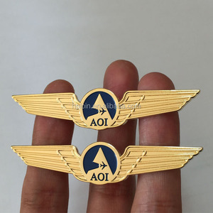 Pin de Solapa Personalizado con Esmalte y Chapado en Oro OEM, Insignias de Alas de Piloto de Metal - Product Image 5