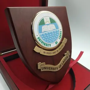Escudo personalizado de madeira troféu placa de premiada de madeira com caixa de madeira