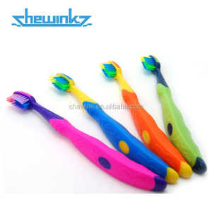 Brosse à dents à poils doux pour enfants avec phases gaufrées - Product Image 2