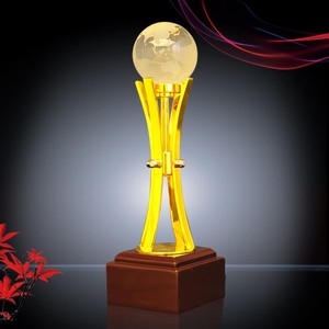 Trofeo de metal con base de cristal, trofeo de oro - Product Image 2