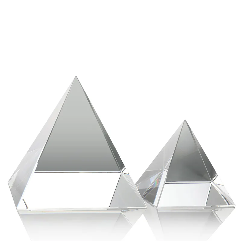 Großhandel 60mm 80MM Glass Crystal Pyramid Ornaments Paperweight custom 3d laser gravur logo für home office dekoration