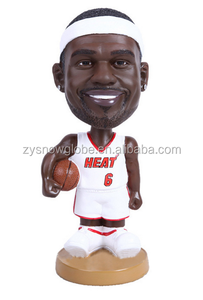 Polyresin personalizada resina <span class=keywords><strong>LeBron</strong></span> <span class=keywords><strong>James</strong></span> <span class=keywords><strong>NBA</strong></span> Bobblehead Doll estatua, <span class=keywords><strong>LeBron</strong></span> <span class=keywords><strong>James</strong></span> <span class=keywords><strong>NBA</strong></span> Bobble Head - Product Image 2
