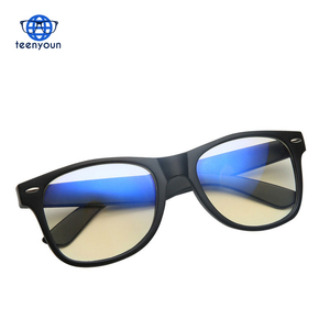 <span class=keywords><strong>Occhiali</strong></span> per Computer <span class=keywords><strong>Montatura</strong></span> per Uomo e Donna <span class=keywords><strong>Occhiali</strong></span> Trasparenti con Rivestimento Blu Antiriflesso Anti UV Moda Ultima Novità - Product Image 1