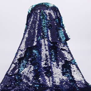 Tissu à paillettes réversible sirène bicolore de luxe 5 mm violet 100 % polyester tricoté brodé pour chaussures de mariage, sacs, garçons et filles - Product Image 5