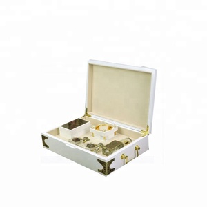 Piano Blanco acabado de laca de madera de lujo perfume caja de embalaje de regalo árabe - Product Image 1