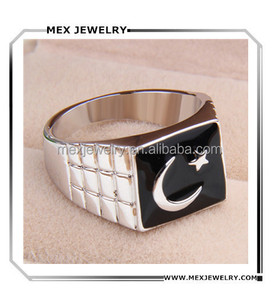 Anello da Uomo di Alta Qualità in Lega con Luna Crescente e Stella, Gioiello Islamico con Retro Smaltato - Product Image 1