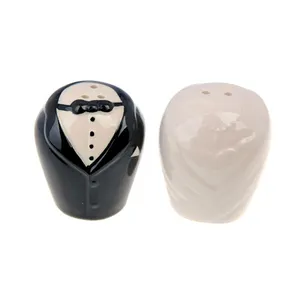 Wedding Souvenirs Favors Bride and Groom Design Ceramic Salt and Pepper Shaker Set