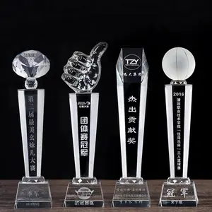 थोक सस्ते रिक्त साफ K9 क्रिस्टल हाथ आकार पारदर्शी अंगूठे आकार ग्लास पुरस्कार पदक ट्राफियां
