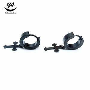<span class=keywords><strong>Orecchini</strong></span> a Cerchio in Acciaio Inossidabile <span class=keywords><strong>da</strong></span> <span class=keywords><strong>Uomo</strong></span> con Design a Croce Pendente per Matrimoni, Feste o Idea Regalo per Fidanzamento - Product Image 5