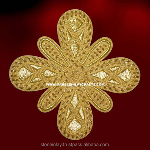 Ornement suspendu en forme de fleur incroyable, couleur dorée, broderie zari, pour la décoration de Noël et de la maison - Product Image 1