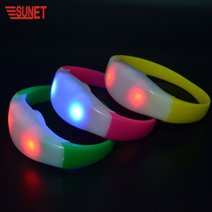 SUNJET Chức Năng Mới Thiết Bị Trang Trí Sự Kiện RGB Led <span class=keywords><strong>Light</strong></span> Nhấp Nháy Điều Khiển Từ Xa 33 Nút Concert Dmx Led Bracelet - Product Image 2