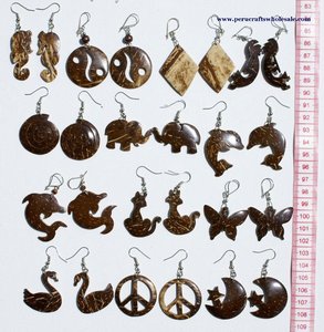 ต่างหูมะพร้าวแกะสลักด้วยมือ งานฝีมือชนเผ่า ทำด้วยมือจากธรรมชาติ ศิลปะเพรูแบบอาร์ตเดโค แบบห้อยระย้า - Product Image 2
