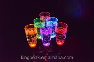 Offre Spéciale 6 Set LUMIÈRE <span class=keywords><strong>LED</strong></span> Vin <span class=keywords><strong>Champagne</strong></span> Flûte Allument Activé Par Liquide <span class=keywords><strong>Champagne</strong></span> Verres Flash Allument Tasses Clignotant a mené la tasse - Product Image 3