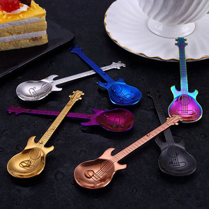 Creativo A Forma di Chitarra In Acciaio Inox Colorato di Tè Gelato al Caffè Cucchiaio