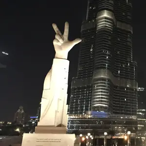 定制经典阿联酋地标胜利爱情镀钛雕塑穆罕默德·宾的三指手雕像待售