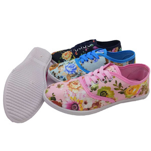 Bajo Precio PVC inyección impreso flores lienzo zapatos para las mujeres 2017 - Product Image 1