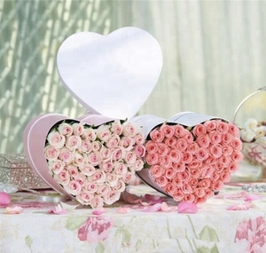 Boîte de <span class=keywords><strong>cadeau</strong></span> en papier avec tiroir à fleurs en forme de cœur boîte de chocolat noire vide faire des boîtes de carton à savon style cœur stock - Product Image 4
