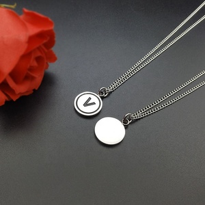 <span class=keywords><strong>De</strong></span> acero inoxidable grabado personalizado <span class=keywords><strong>fe</strong></span> regalo etiqueta alfabeto carta colgante collar encanto - Product Image 5
