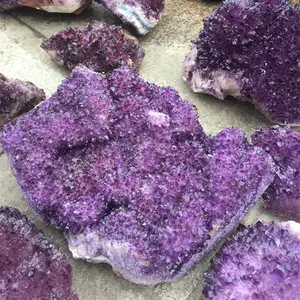 宏伟的真正的自然粗糙的岩石紫水晶石英晶体簇