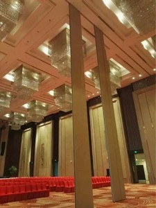 Modern Style Sandwich Church Movable <strong>Partition</strong> <strong>Wall</strong> Panel Track for Bedroom Dining Warehouse Gym Hospital Bathroom Applications