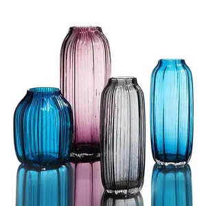彩色圆筒花花瓶高大中心件玻璃，具有不同设计的家庭装饰条纹3件套装吹