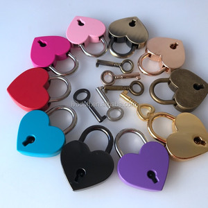 25*32mm 30*39mm 45*59mm Candado de amor Cerradura de llave Candado en forma de corazón - Product Image 1