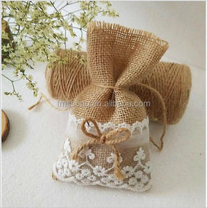 Petit sac à cordon en toile de <span class=keywords><strong>jute</strong></span> imprimé moderne personnalisé Pochette en mousseline de <span class=keywords><strong>jute</strong></span> en toile écologique avec <span class=keywords><strong>dentelle</strong></span> - Product Image 1