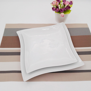 จานเซรามิกทรงสี่เหลี่ยมสีขาวสไตล์นอร์ดิกที่เรียบง่ายแหวกแนวเครื่องใช้บนโต๊ะอาหารที่สวยงามแหวกแนวสเต็กขนมพาสต้าชุดปาร์ตี้ที่บ้าน - Product Image 5