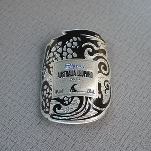 ที่กำหนดเองทนทานอาวุโสโรงงานนูนโลโก้กาวทองโลหะ/อลูมิเนียมป้ายสติกเกอร์สำหรับไวน์ - Product Image 4