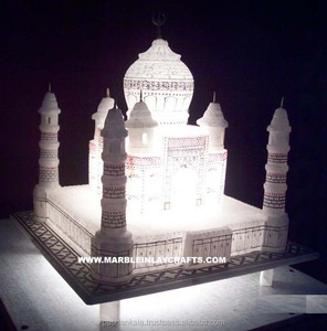 Souvenir du Taj Mahal en marbre blanc antique - Product Image 1
